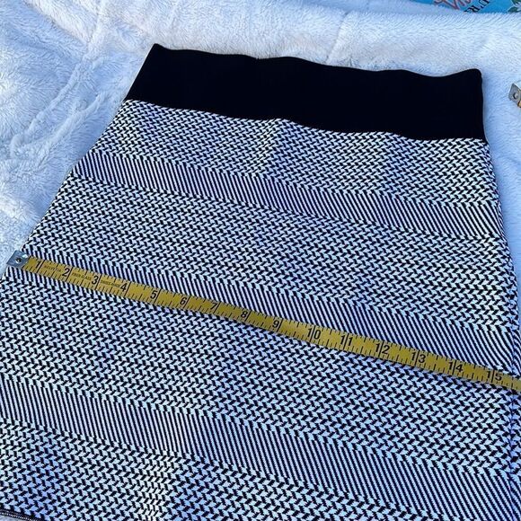 BCBG Maxazria  black combo skirt - Picture 7 of 11